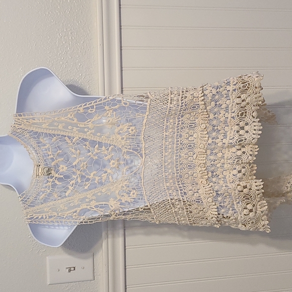 Lacy Vest - Picture 2 of 3